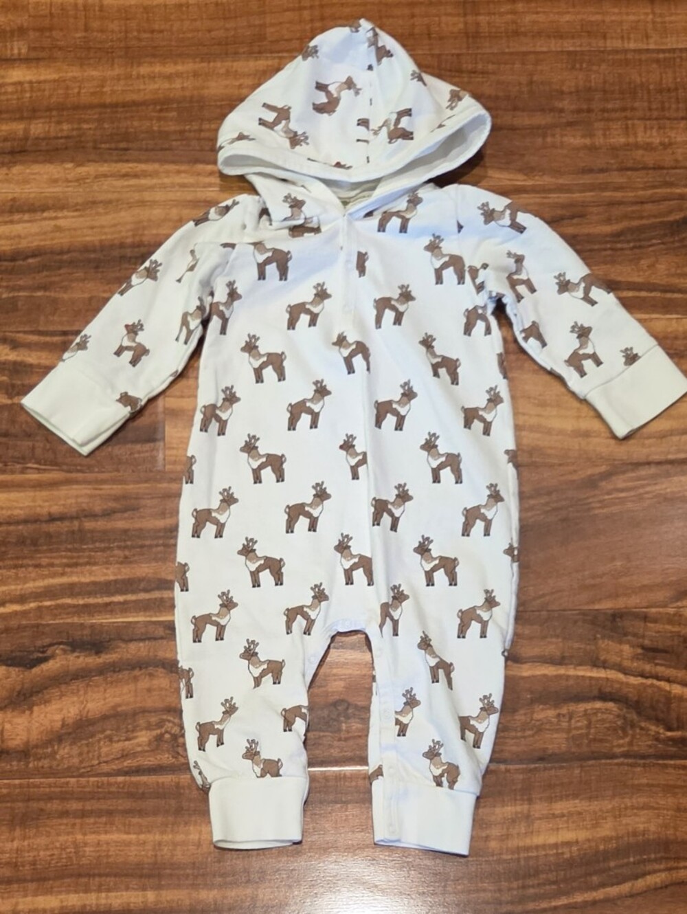 Monica + Andy EUC 12-18 Months Cream Reindeer Print One-Piece Hoodie Romper